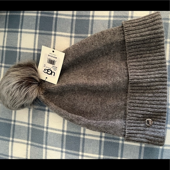 🥶 UGG hat - Picture 1 of 3